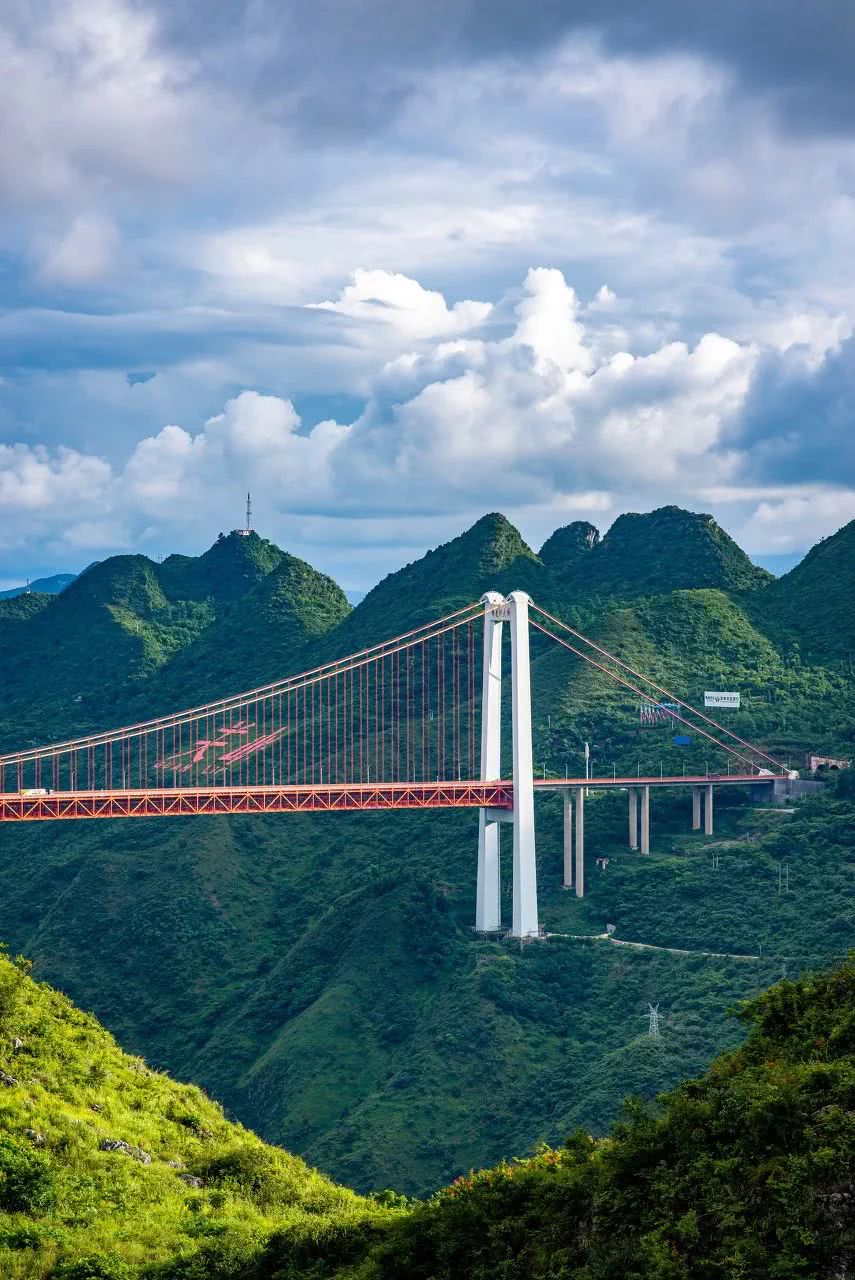 兴义,马岭河峡谷,万峰林,北盘江大桥,坝陵河大桥,滴水滩瀑布,花江大