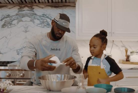 詹皇为女儿真人秀当配角一起温馨下厨父女情深 看点快报