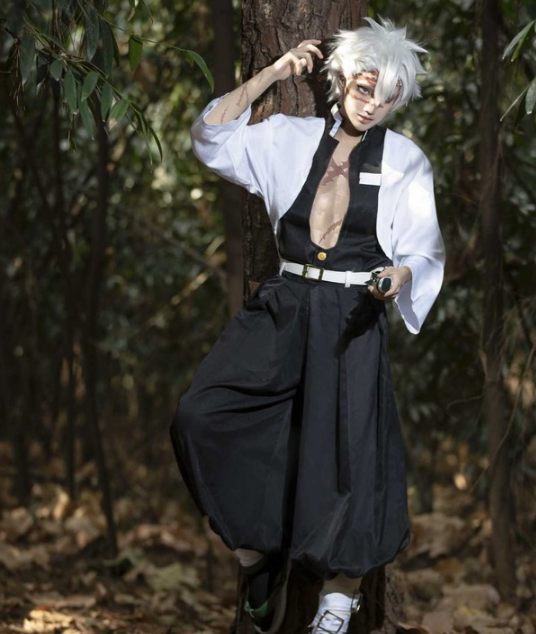 不死川实弥cos 英姿飒爽还原度超高 看点快报