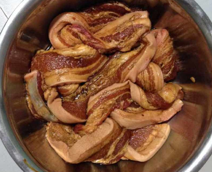 腌腊肉,放多少盐合适?牢记这个比例,做好咸香入味,久放不坏