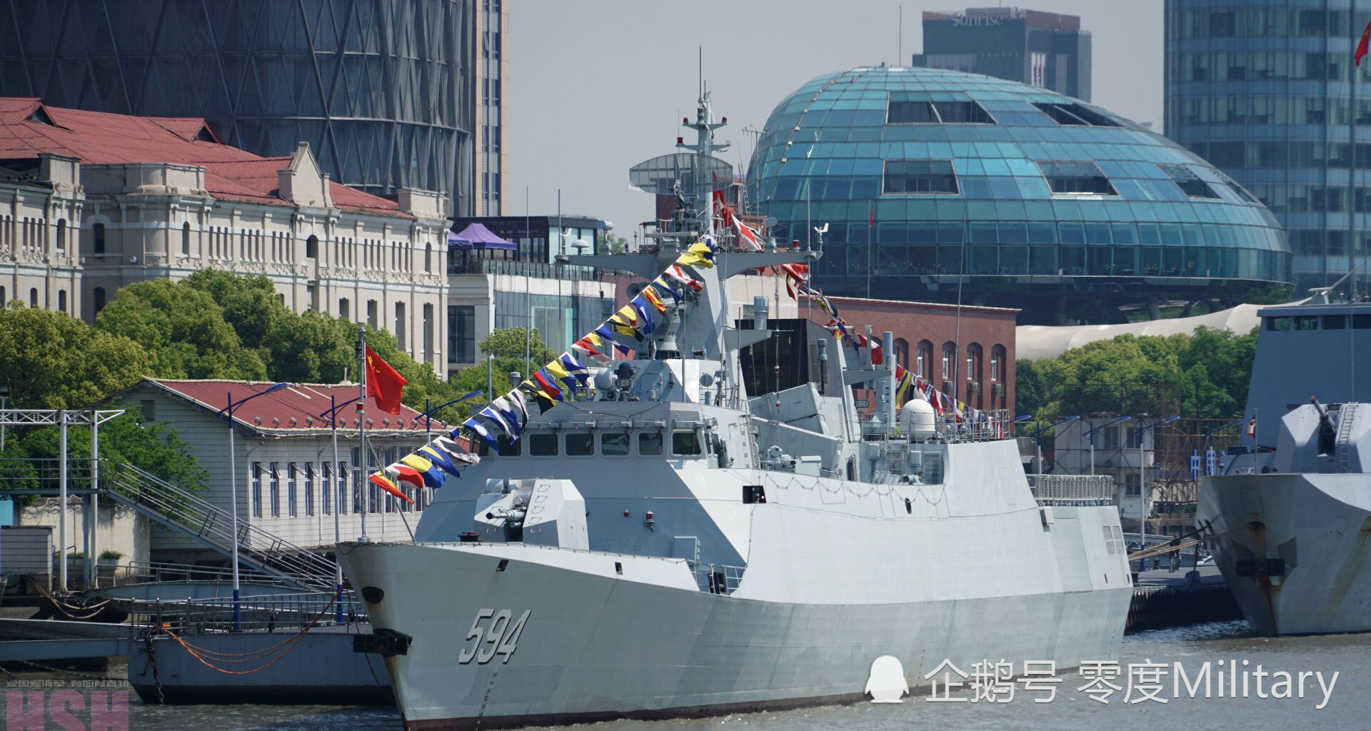 056a型护卫舰—株洲号(594) 整体尺寸上,卡莫尔塔要比056a大上一圈.