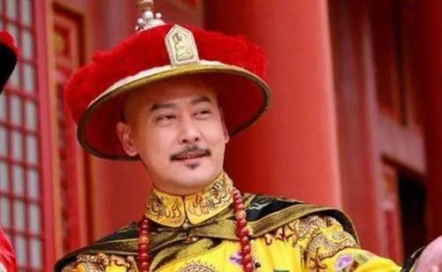 一反清朝的美术风格,他采取了写实的画风描绘,而这套画作也被视为最