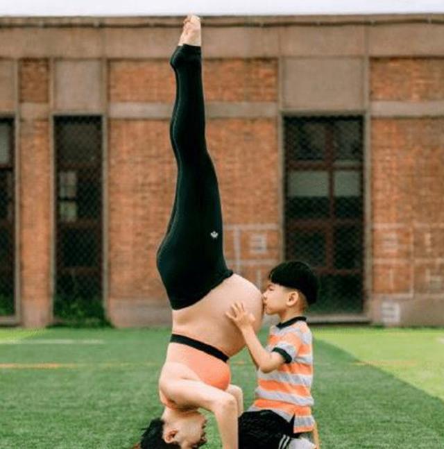 有一个 硬核 妈妈是种什么体验 怀孕7月还倒立 儿子都敬佩 天天要闻