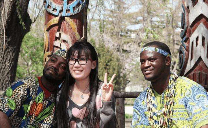 为何很多的中国女性 愿意跟黑人结婚 原因令人不好意思开口 看点快报