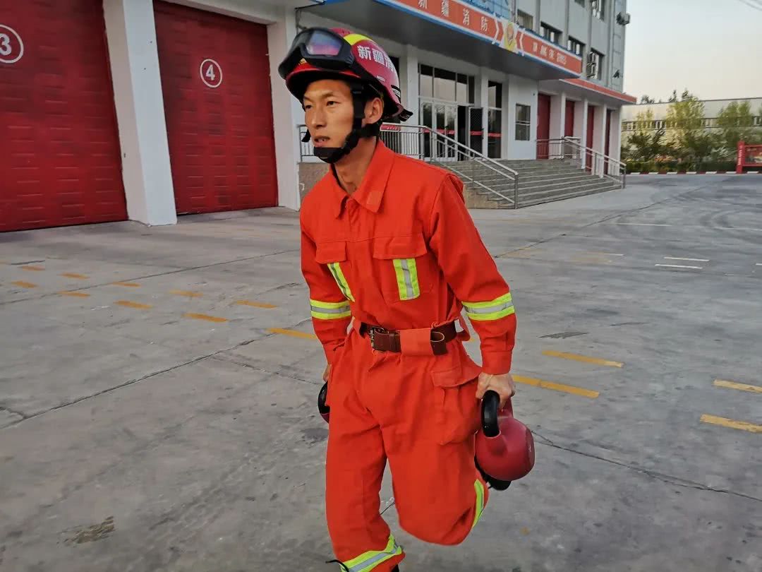 汗水 训练场和青春火焰蓝 看点快报