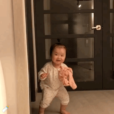 超可爱的萌娃撒娇动图表情包