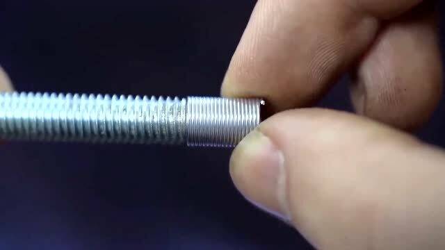 给你一面白墙，你是怎么让东西稳稳挂上去的？