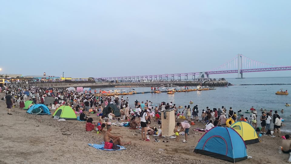 大连掉钱眼里了吗 海水浴场冲脚都收费 秦皇岛完全免费 看点快报