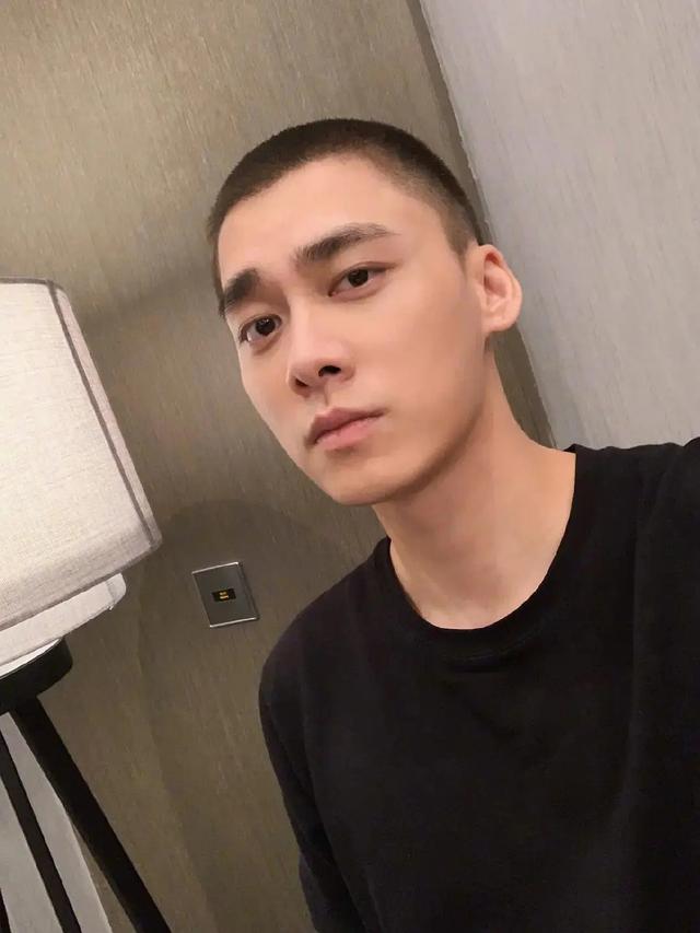 寸头是最检验颜值的发型?看男明星谁的寸头最帅,答案你意想不到
