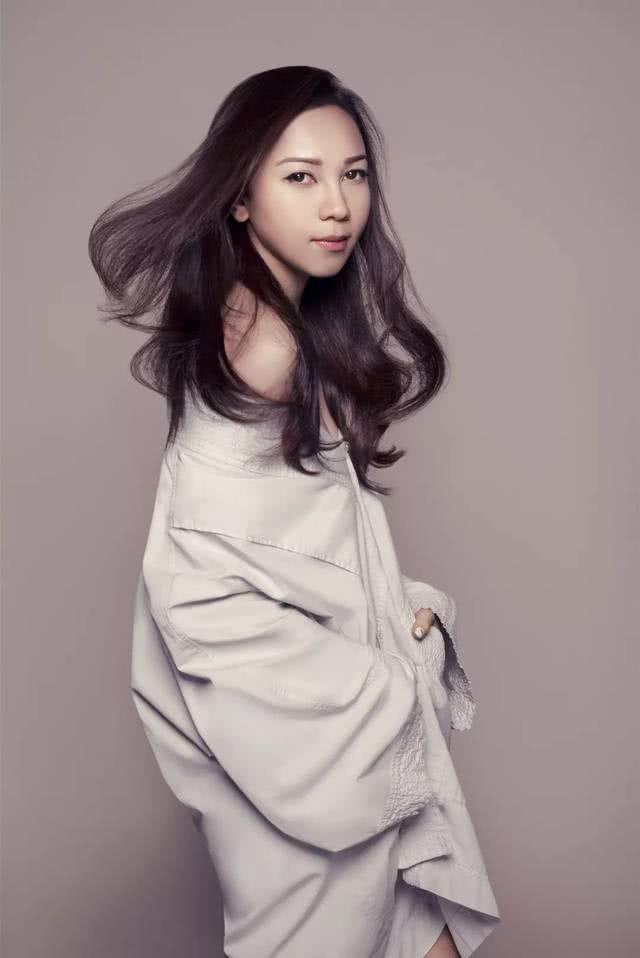 成功为父母圆梦香港创作型女歌手首登红馆称开心之余已无憾了 看点快报