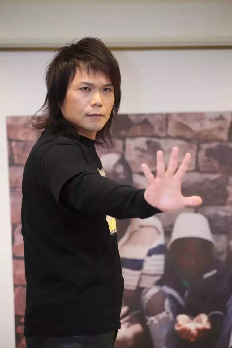伍佰为什么能在95,00后顺利出圈?