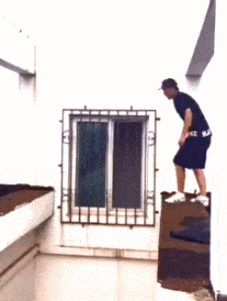 搞笑gif图段子:现实生活中的动漫人物!