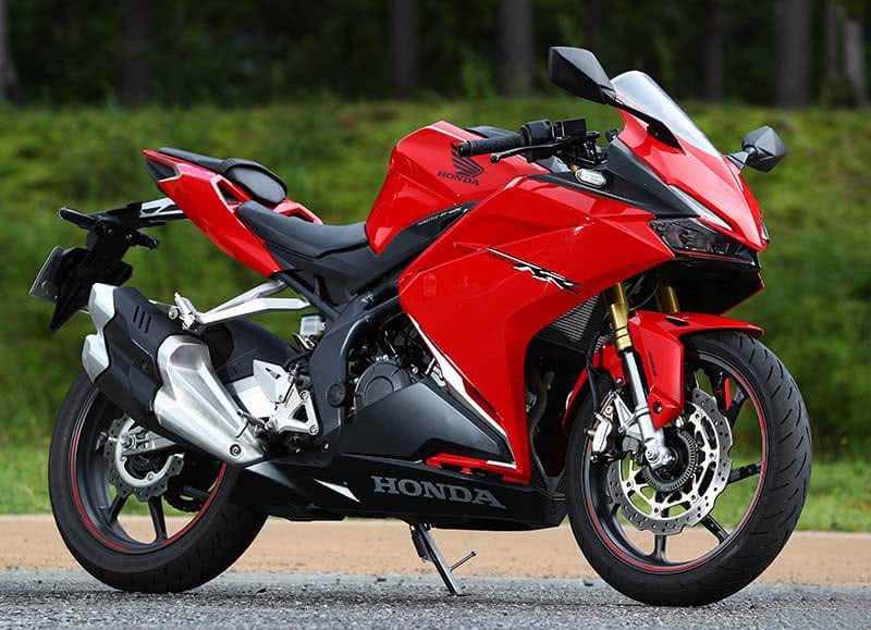 日本女车手体验cbr250rr 本田最强250静态测评 看点快报