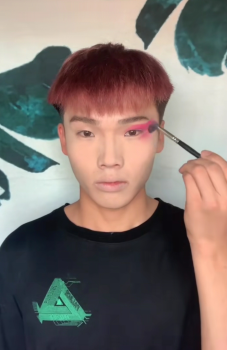 大佬 上妆 宝青坊主 本以为是青铜 闭上眼睛后 怎么做到的 看点快报