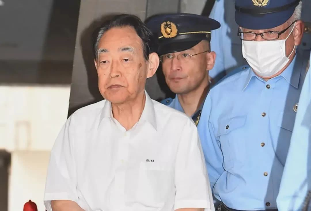 女儿自杀妻子抑郁症 手刃亲儿子的日本 原政府高官 究竟被判了多少年 看点快报