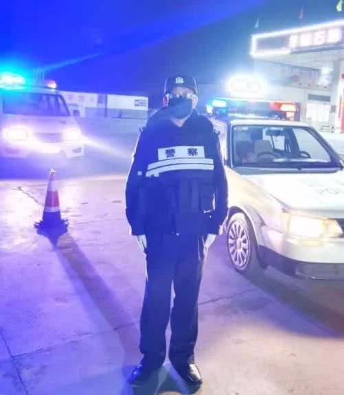 对家人的爱是保持距离 疫情检查民警11天不敢迈进家门 看点快报