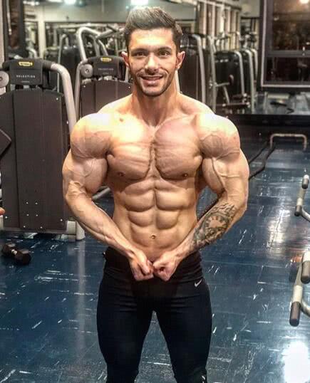 实力上演 豆沙包 腹肌 每一块都凹凸有致 网友 标志的像模型 看点快报