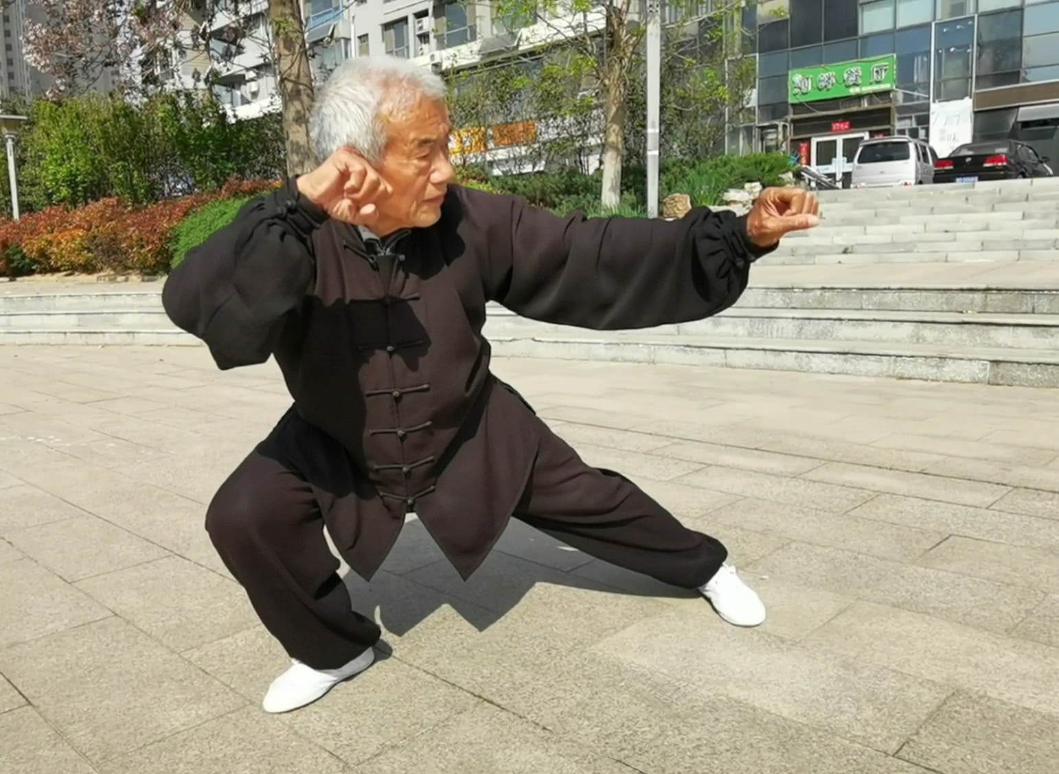 八旬老人迷恋太极拳一练就是28年 老人自豪的说:我就是太极拳的受益者
