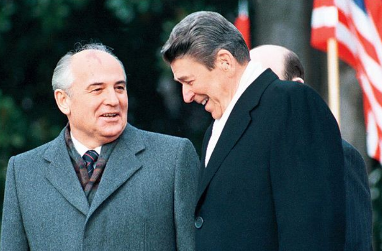 苏联解体后,为何一部分美国人认为这是总统里根的最大