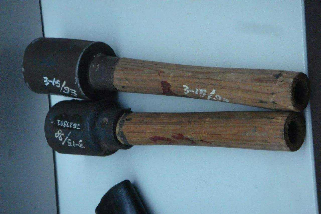 落后的木柄手榴弹,中国军队还在用?有先进武器,但库存