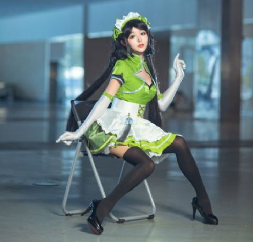 cos偶像季孙尚香,王者荣耀伽罗cos 大学生cos孙尚香,翘起二郎腿那一刻,大小姐好霸道