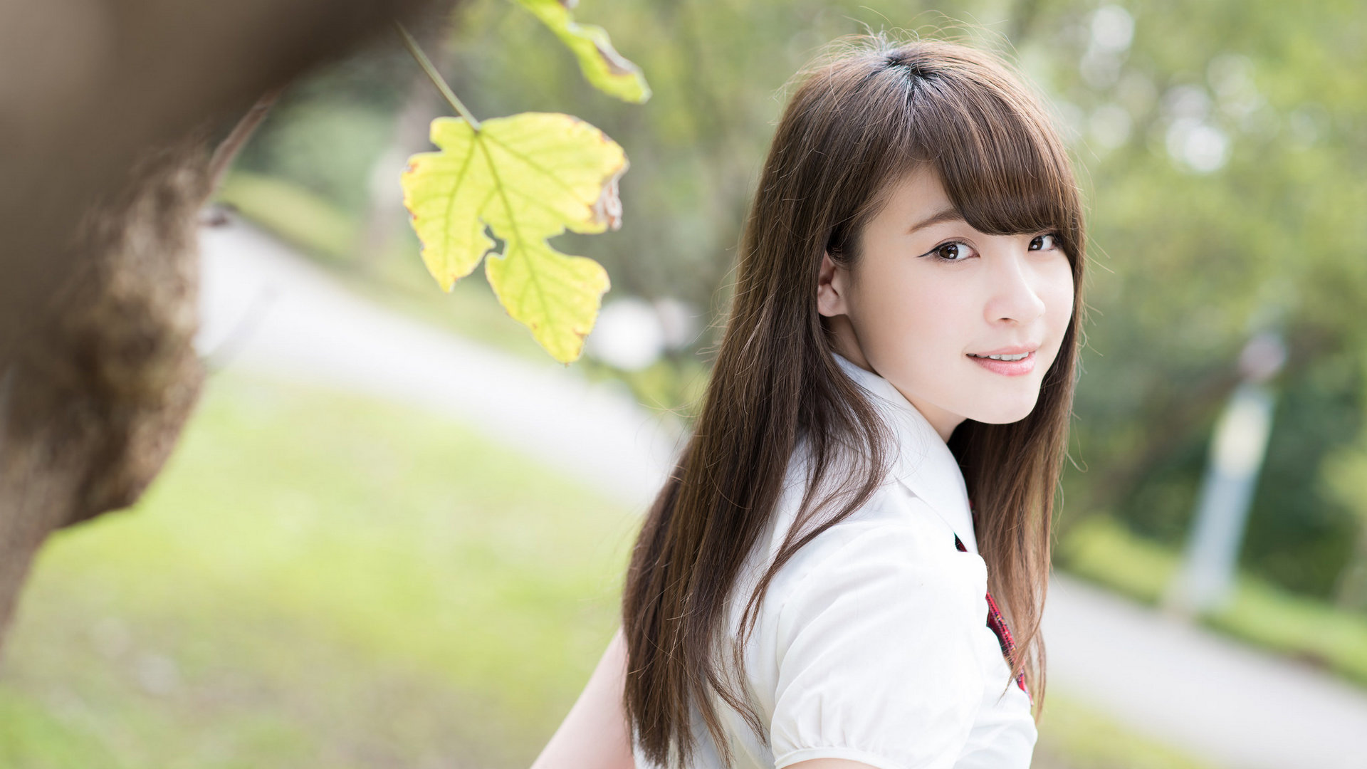 可爱美女校花高清宽屏壁纸