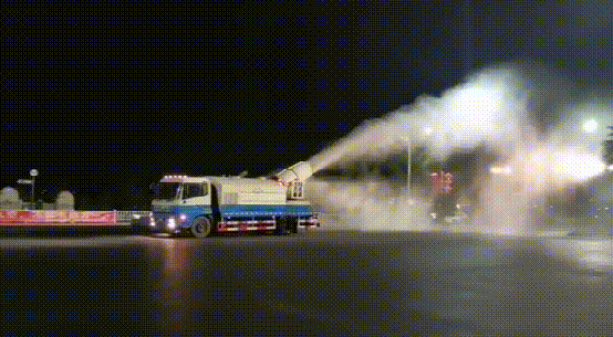 雾炮车多路齐发,厦门全市消杀持续进行中……现场视频 高清图