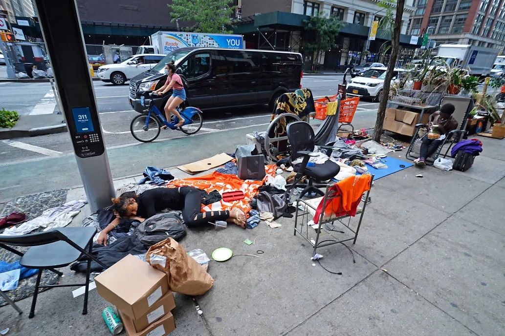 美国流浪汉讲述睡大街经验引争议网友这还是美国