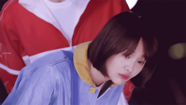 而平常的郑爽也是非常地努力,相信很多小伙伴都非常喜欢郑爽这甜美的