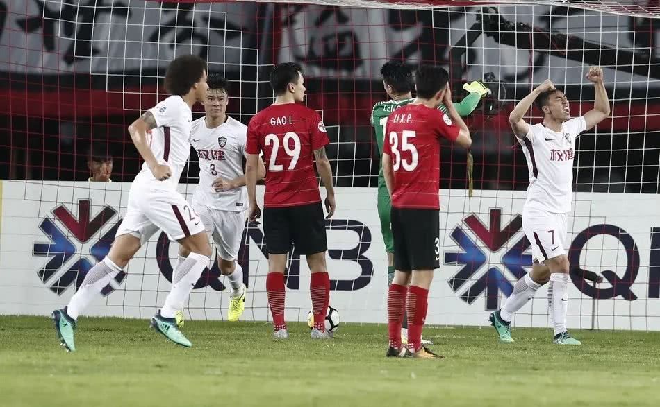 中超的亚冠结束了 恒大完败的锅到底该谁背 看点快报