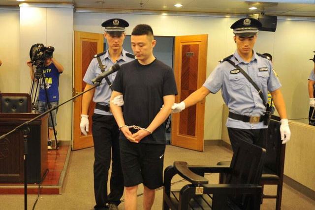 重案六组 警察变瘾君子 传家暴谭维维 反被打骨折 今如何 天天要闻