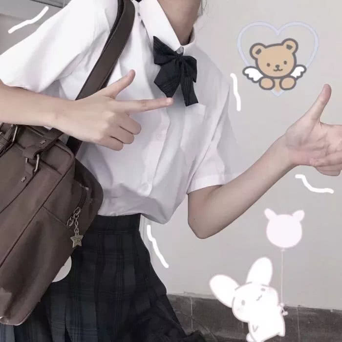 甜丧·不露脸·真人女生头像:在你那儿我满是缺点,在我这儿,你美得