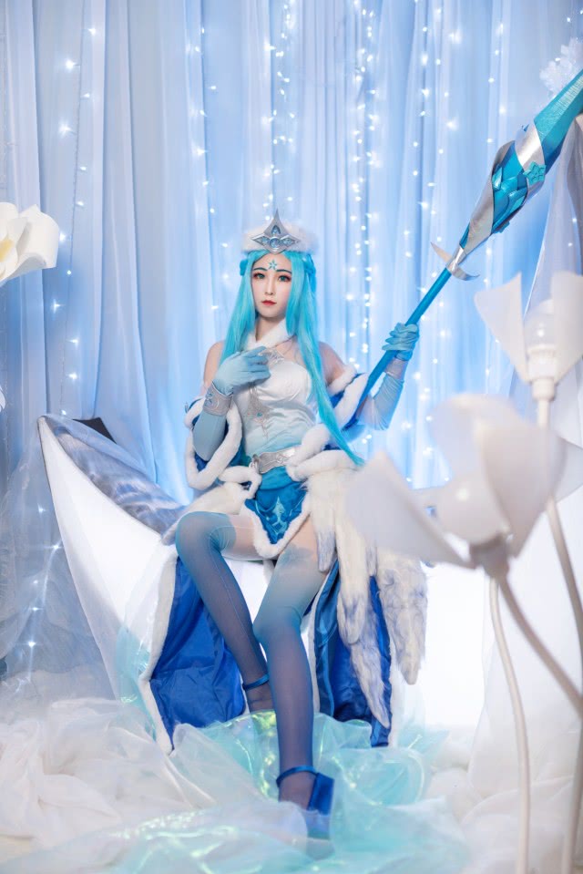 王昭君cos真人美腿,王者荣耀女生cos 大乔 王昭君原皮最美cos,没想到原皮也能这么美,大长腿超显眼!