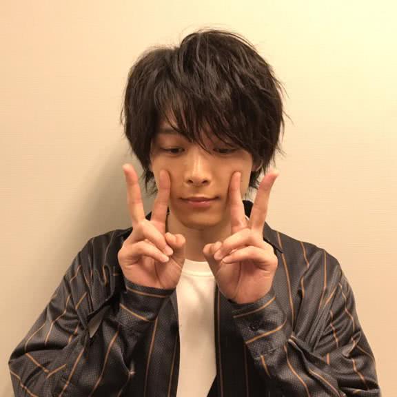 原来在日本演艺界不温不火的他 终于因演技大火 看点快报