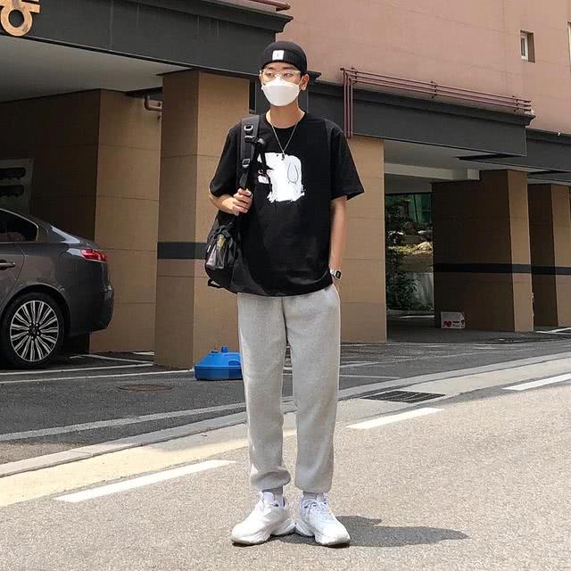 168男生怎么穿衣才不显矮?跟着时尚博主搭配,帅气又显