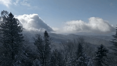 十月仙峰迎初雪,雪岭之巅换新颜,长白山森工集团仙峰森林公园