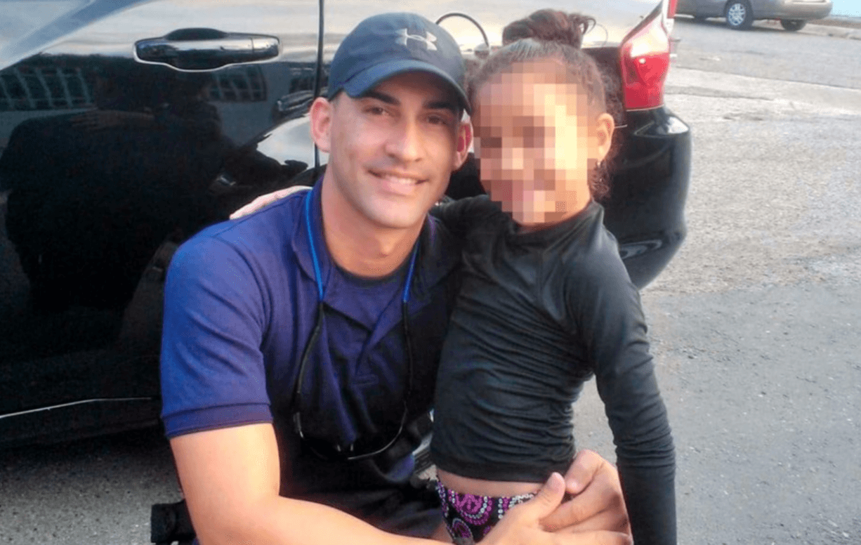 溫馨一幕 波多黎各警察殉職後 同事們送他第一天上學的兒子報到 天天要聞