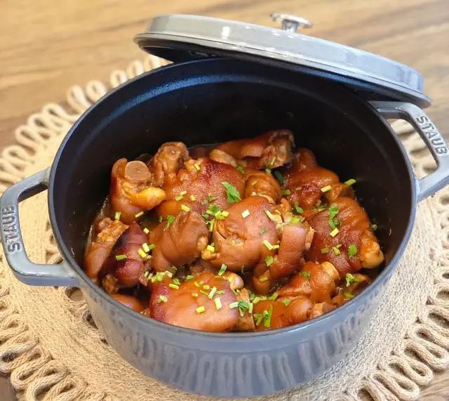 怎么做【红烧焖猪蹄】的做法 配方,软糯q弹的红烧猪蹄