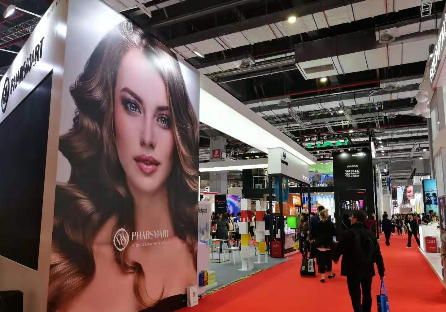 进博会成新品首秀舞台不少化妆品是首次与中国消费者见面 看点快报