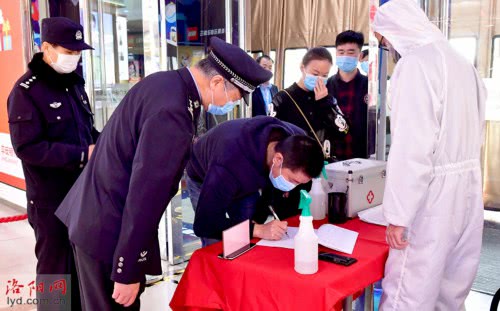 老民警孙晋生在抗 疫 一线退休站好自己的最后一班岗 看点快报