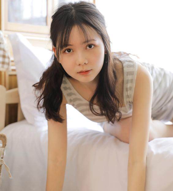 极品长发美女,细白长腿呆萌写真,优雅大方清新自然