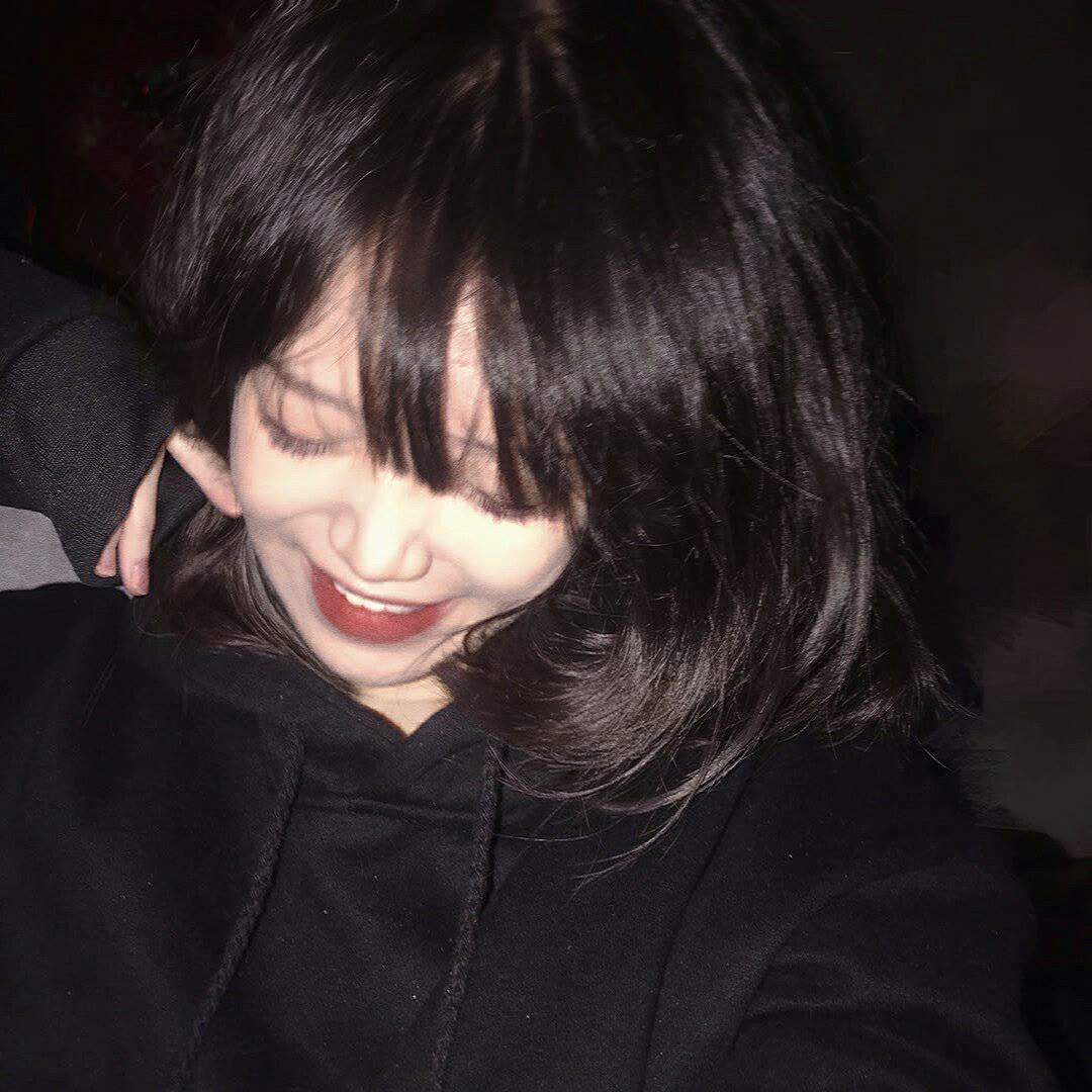 伤感女生头像:白日里笑容满面的迎合,夜晚谁的伤谁知道