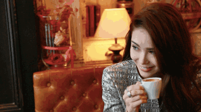 周杰伦与妻子甜蜜秀恩爱,昆凌近照含颌微笑颜值撩人,小小周胖嘟嘟真