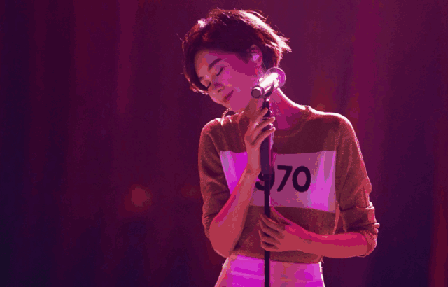 百变歌手郁可唯,她的私服搭配又潮又酷,这水平转战时尚界也能行