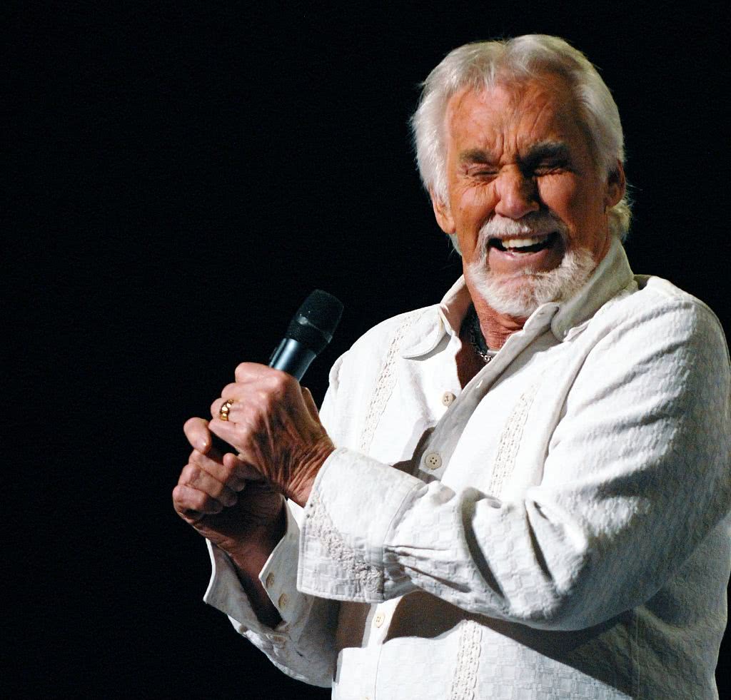 乡村音乐教父肯尼·罗杰斯去世 享年81岁曾获四座格莱美奖