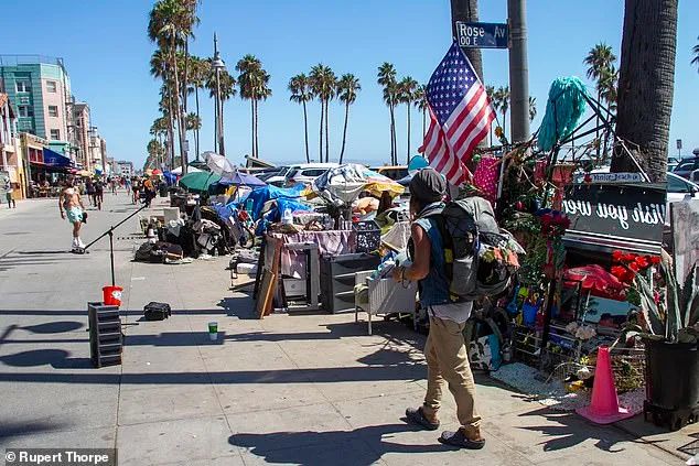 美国流浪汉讲述睡大街经验引争议网友这还是美国