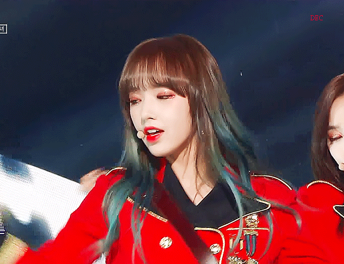 程潇是瘦身成功了吧?连短靴都能穿成