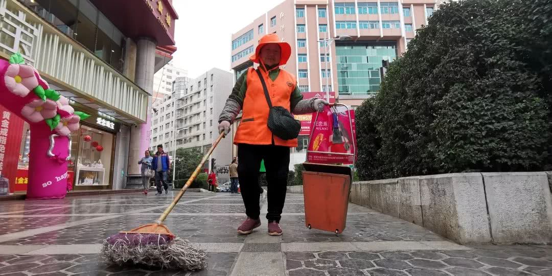 那么冷的天 我们来看一则温暖的新闻 看点快报