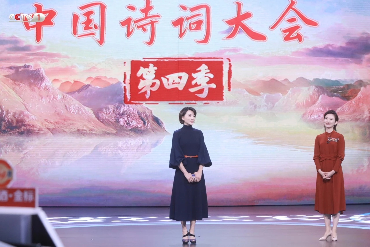 《中国诗词大会》中秋诗会录制,主持人引热议,龙洋不错李七月的呼声也