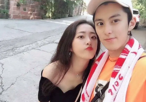 A Frontal Photo Of Wang Hedi S Amateur Girlfriend Was Exposed And The Two Of Them Slammed Into Their Faces Unexpectedly When They Were Snuggling Together And Showing Affection Daydaynews